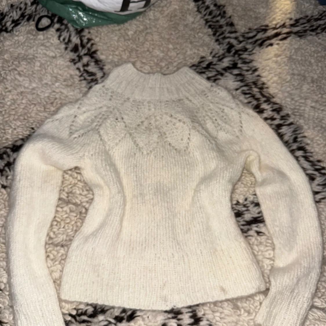 Vit/beige stickad tröja