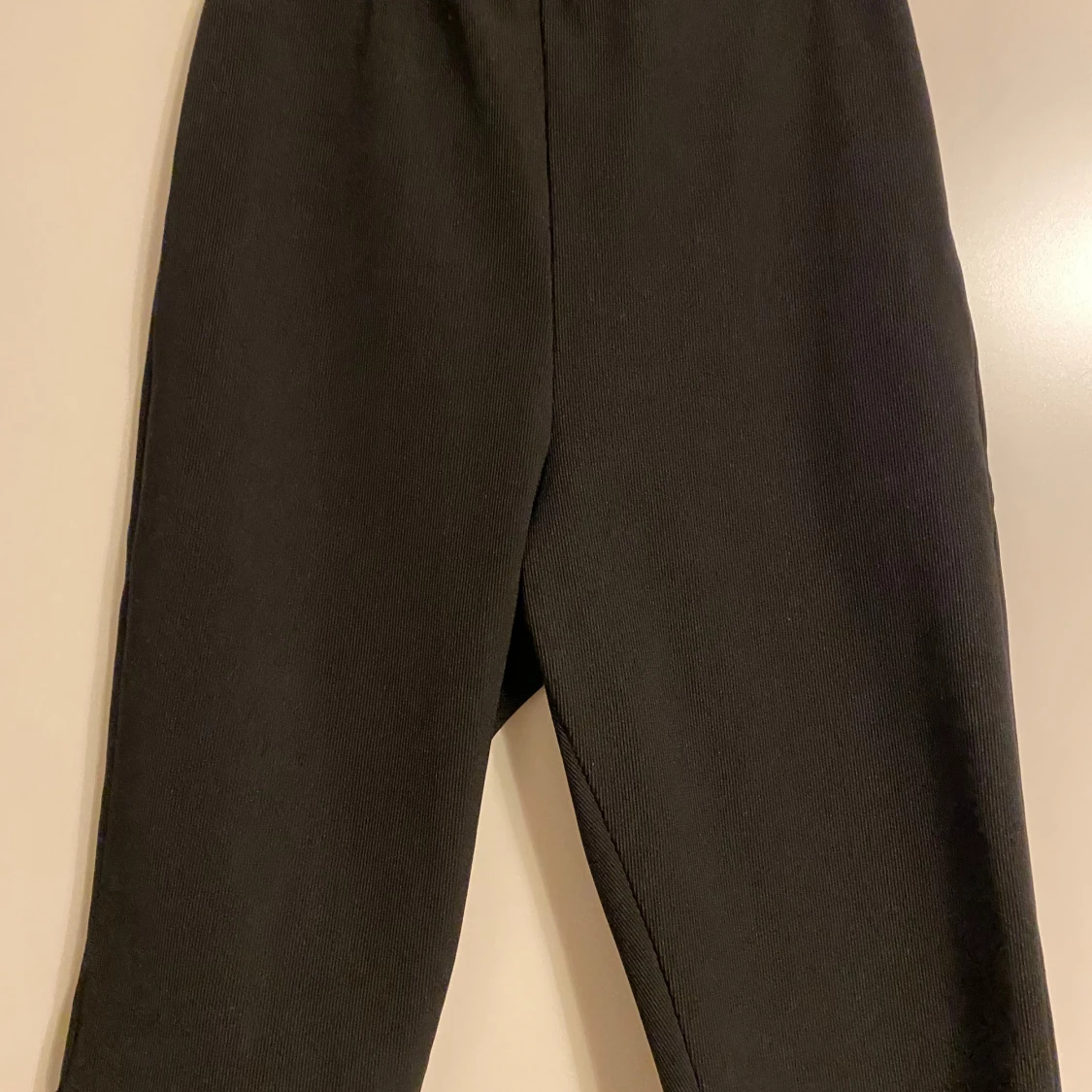 Svarta byxor från Zara i M