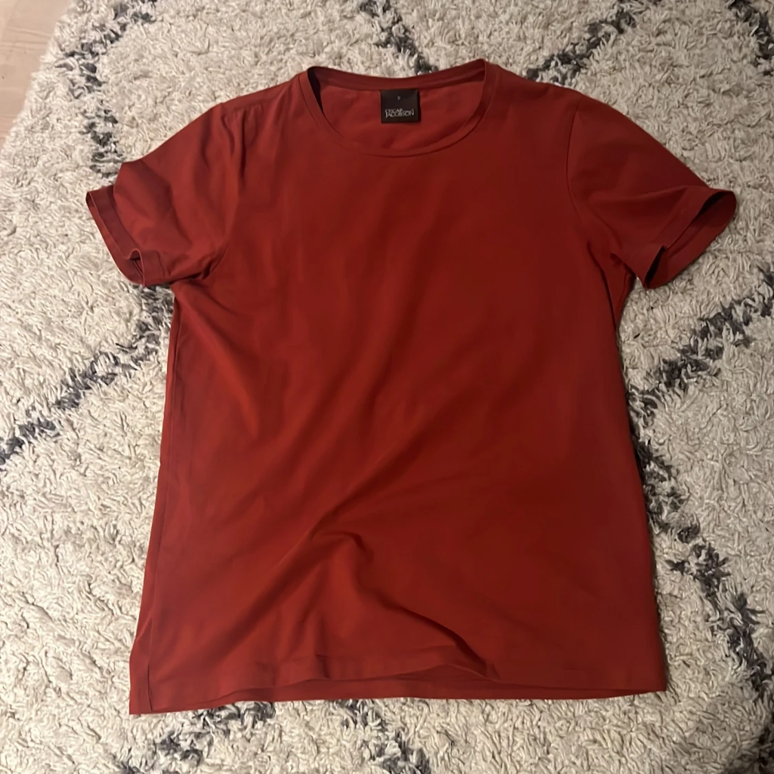 Röd t-shirt från Oscar Jacobson