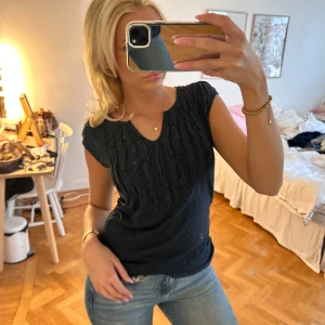 tshirt  - söt tshirt med fin detalj 