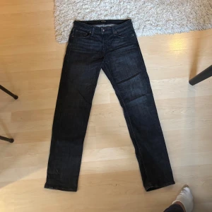 Jack n Jones jeans - Svarta Jack n Jones jeans i bra skick fråga vid mer bilder eller andra fundering!😀