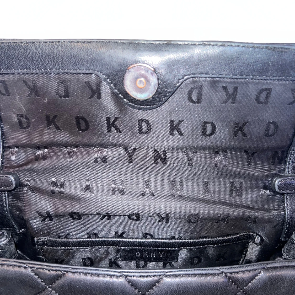 Svart quiltad axelväska från DKNY - 3