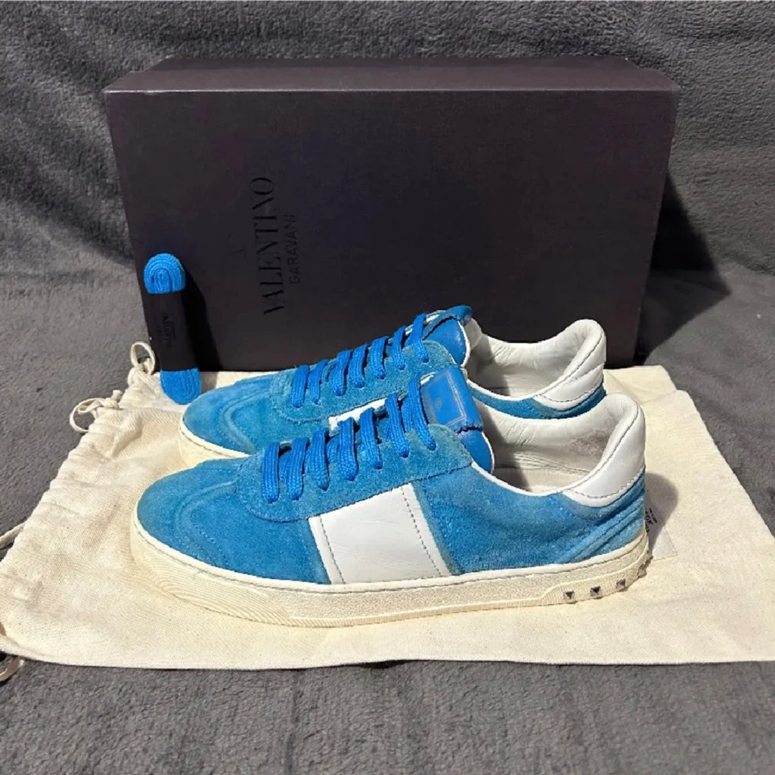 Valentino Garavani blå sneakers mocka