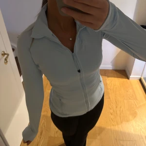 Lululemon define jacket ljusblå  - Lululemon define jacket i ljusblå storlek 8