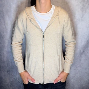 Kashmir hoodie - Fin Kashmir hoodie storlek M sitter som S