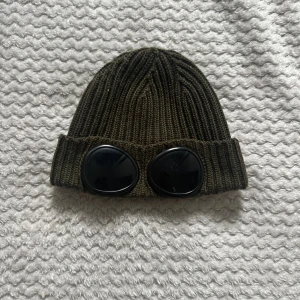 C.p company mössa  - C.p company mössa bra skick extremt snygg one size om för mer info å bilder 