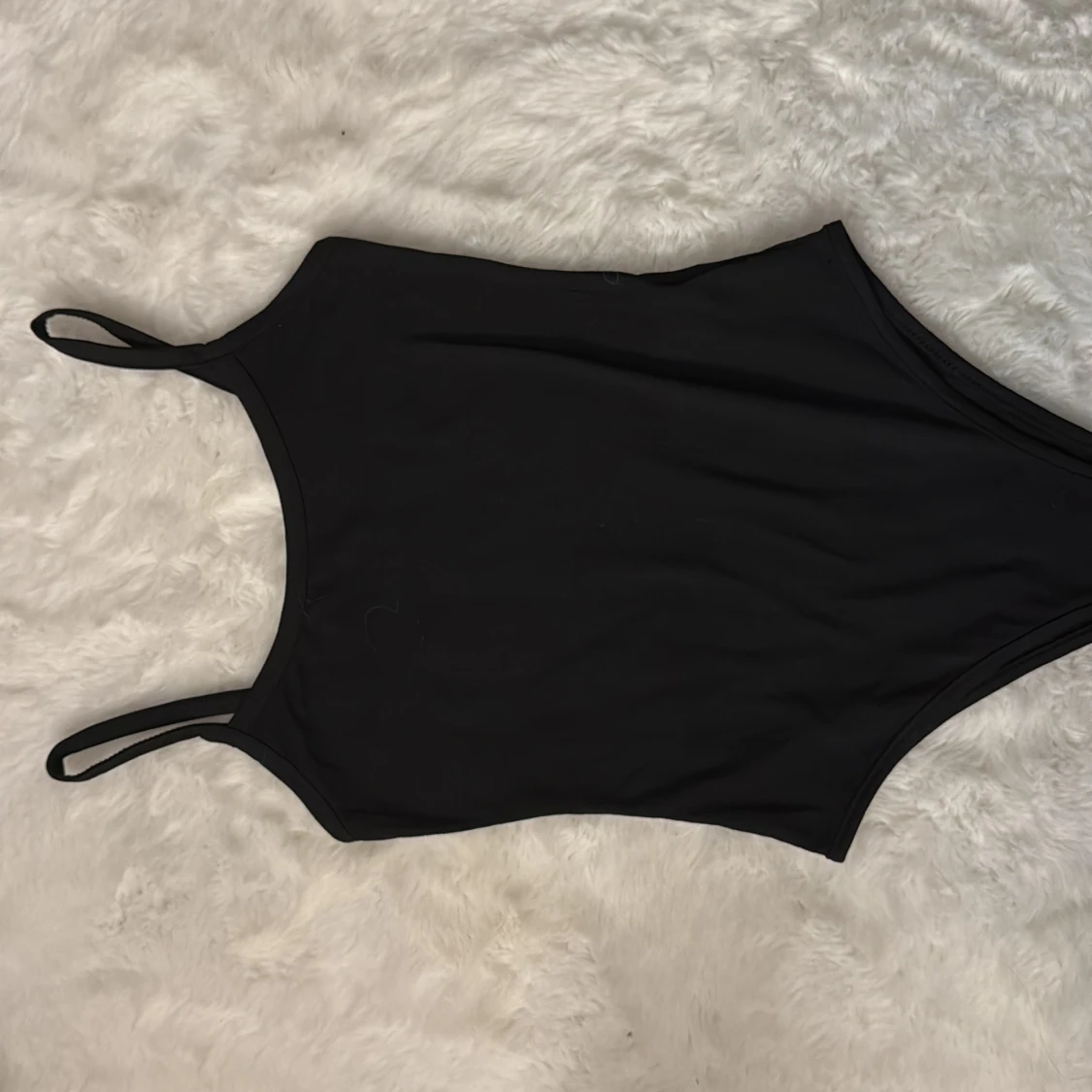 Svart enkel baddräkt med smala axelband - 2
