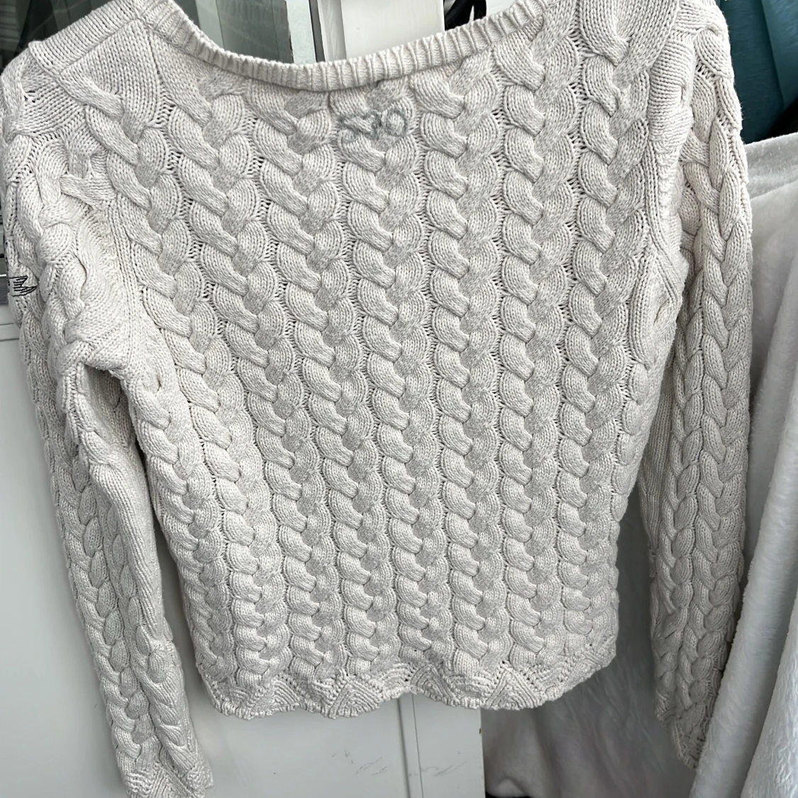 Beige stickad tröja Odd Molly med rosetter - 1