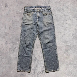 Vailent jeans S - Säljer ett par riktigt snygga vailent jeans som blivit för små|| modellen är V D skate loose|| skick 7/10|| storlek S|| hör av dig vid frågor o funderingar 📩