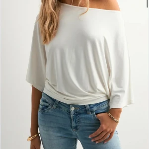 Vit tröja från nelly - Superfin tröja från Nelly som inte kommer till användning