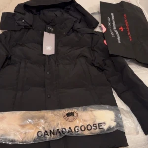 Canada goose wyndham - Wyndham jacka oanvänd helt ny med påse och päls 