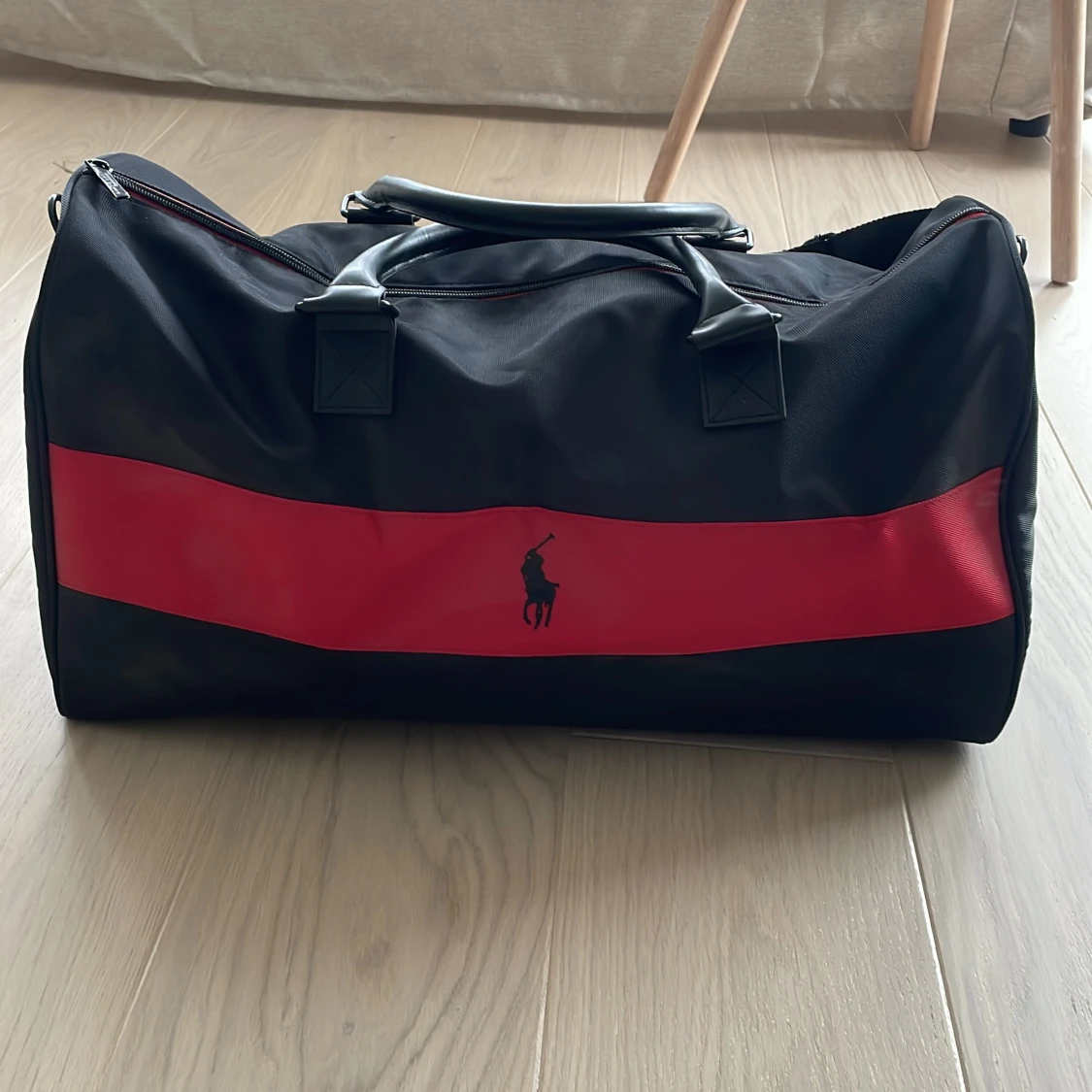 Svart och röd weekendbag från Polo Ralph Lauren