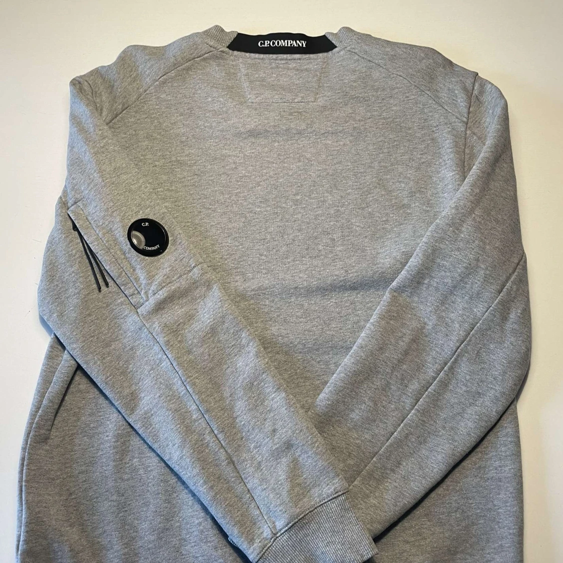 Grå sweatshirt från C.P. Company