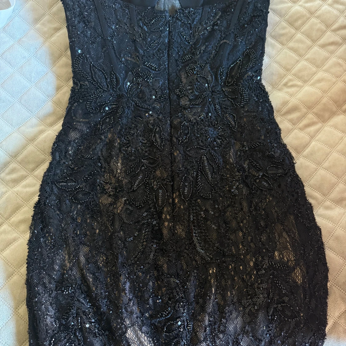 Svart glittrig långklänning med spets - 3