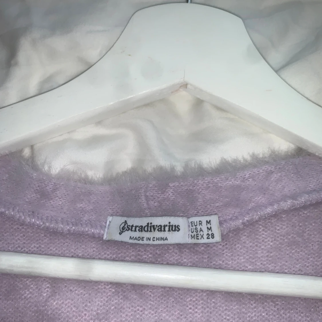 Ljuslila fluffig kofta från Stradivarius - 3