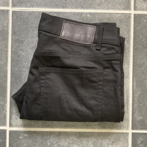 Tiger of Sweden  - Säljer nu dessa tiger of Sweden jeansen är i bra skick och passar perfekt till en stilren outfit nu till hösten