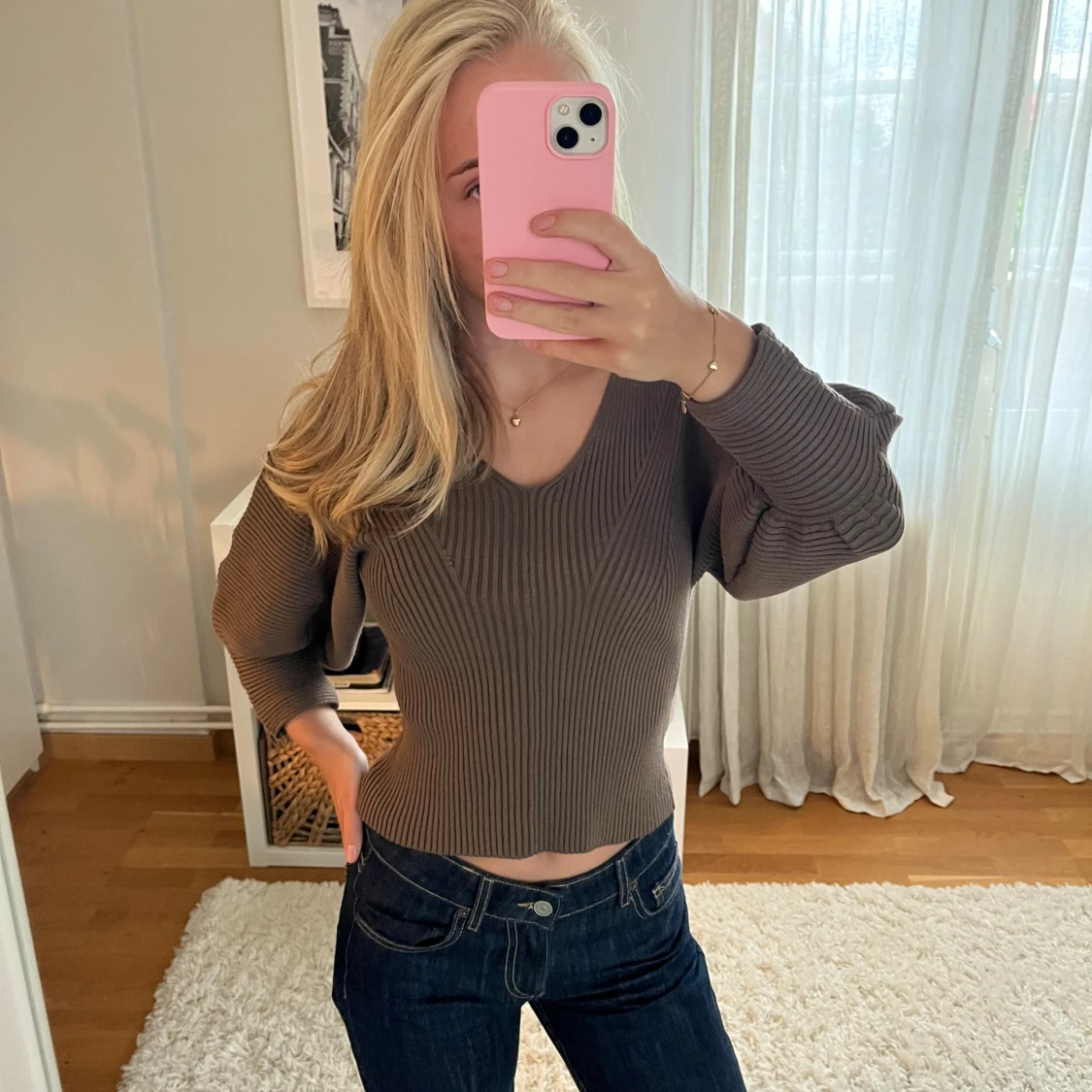 Brun ribbad stickad tröja - 1