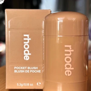 Rhode pocket blush ”Juice box”! - Rhode pocket blush ”Juice box”. 5,3 g. Oanvänd.