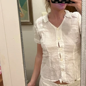 Blus  - Söt vit kortärmad blus/skjorta🤍