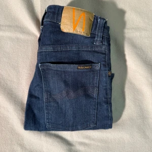 Nudie Jeans  - Tjena! Säljer nu dessa Nudie jeansen i storlek w26! Dom är i ett bra skick 8/10, inga större defekter! Om ni undrar något är det bara att göra av sig!😀 
