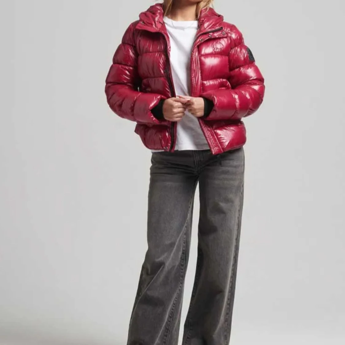 Röd pufferjacka från superdry - 1
