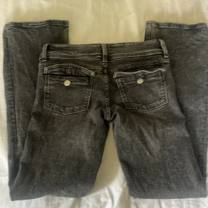 Grå jeans från Gina Tricot, stl 158 - Snygga grå jeans från Gina Tricot i stl 158. 