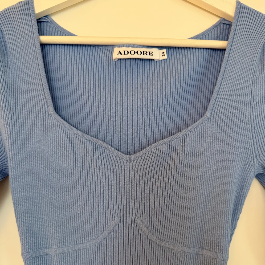 Blå ribbad långärmad klänning Adoore - 1