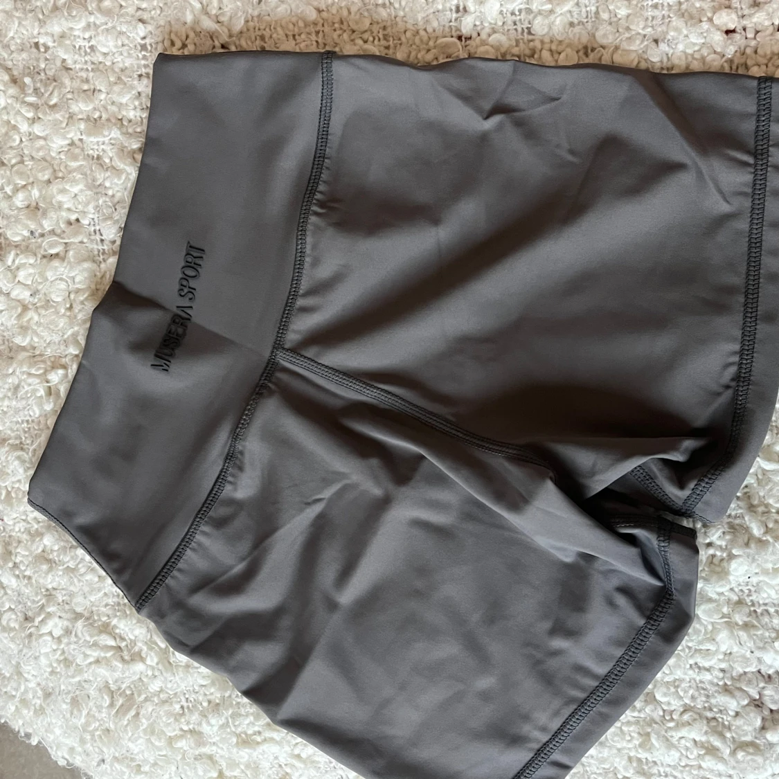 Grå träningsshorts från Musera - 3