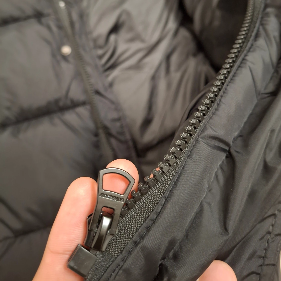 Svart pufferjacka från Burberry - 4