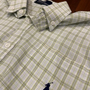 Polo Ralph lauren skjorta - Fin polo Ralph lauren skjorta i strl M. Skick 9/10 inga fläckar eller hål eller något sånt.