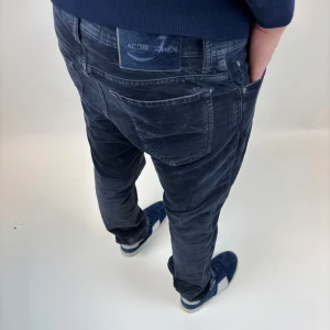 Jacob Cohen Jeans  - Jacob Cohen Jeans! Trendigaste jeansen på marknaden.  Skick= 8/10 Ny pris= 5000 kr Säljs för= 1099 kr 