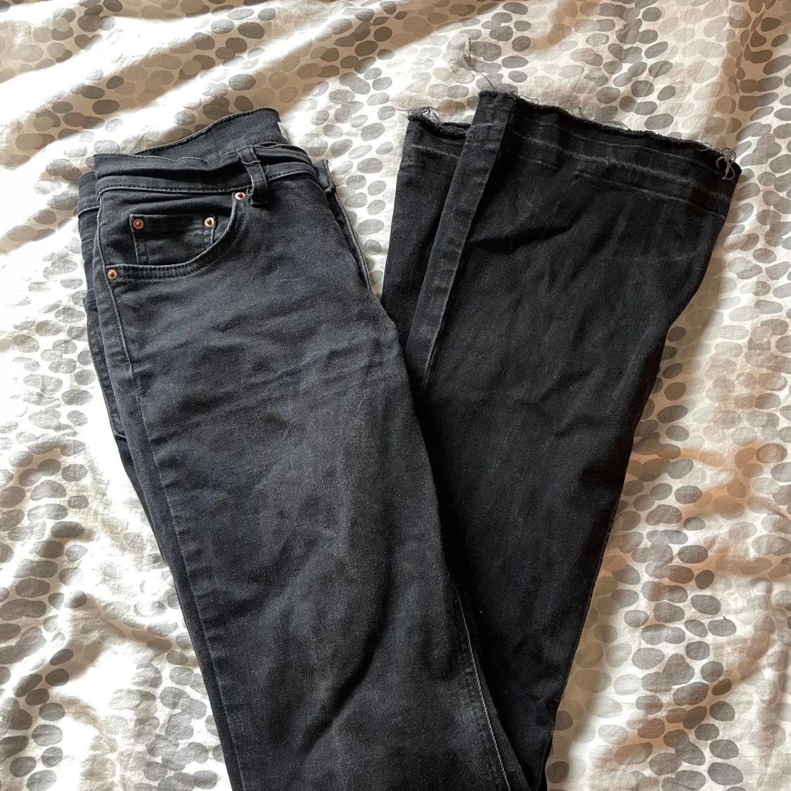 Svarta bootcut jeans