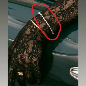 Zina bracelet mockberg - Snyggaste armbandet som jag tyvärr köpte i fel storlek. Bara testad en gång, kommer med alla orginalboxar o papper. Nypris 799. Dm för fler bilder 💕