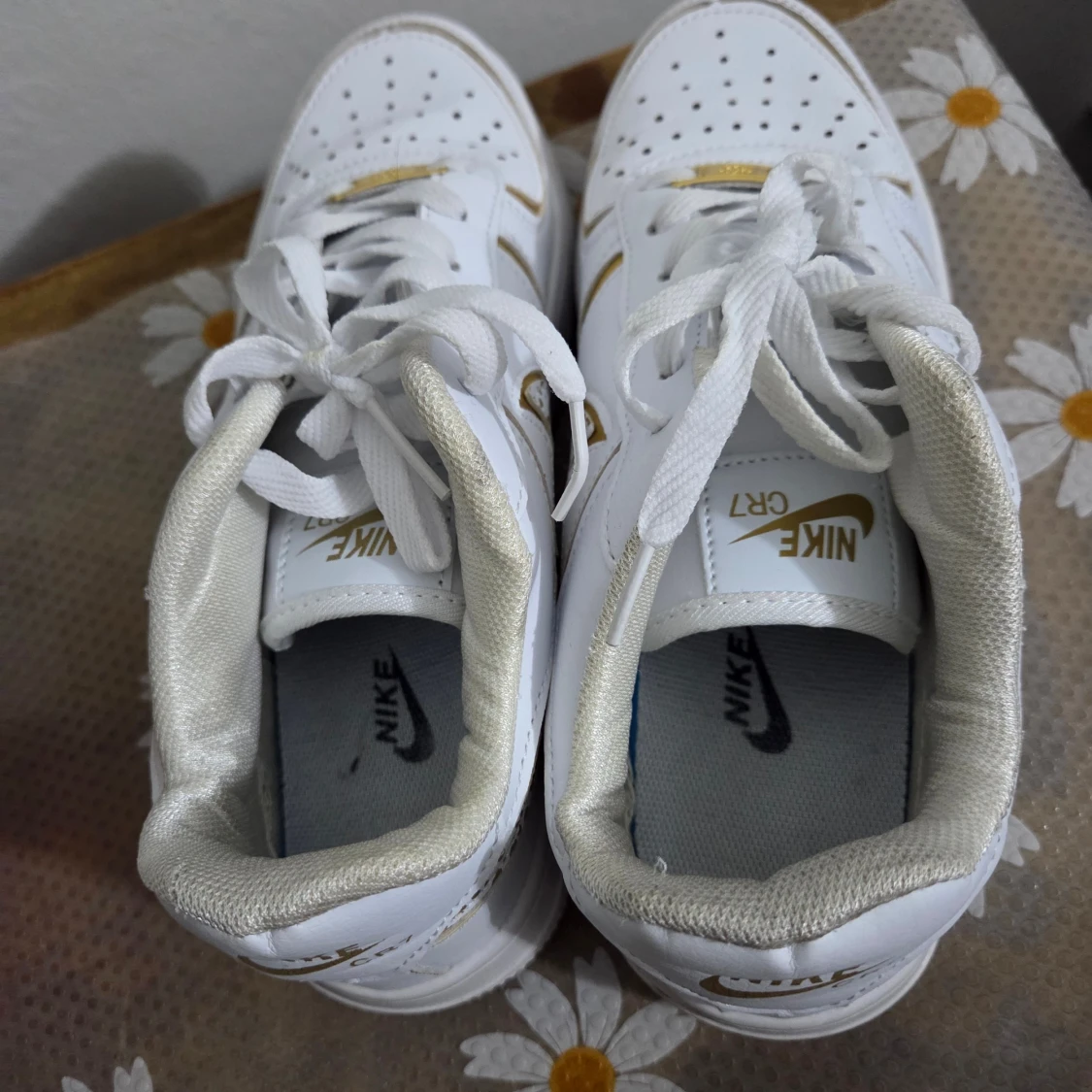 Nike CR7 vita och guld sneakers - 4