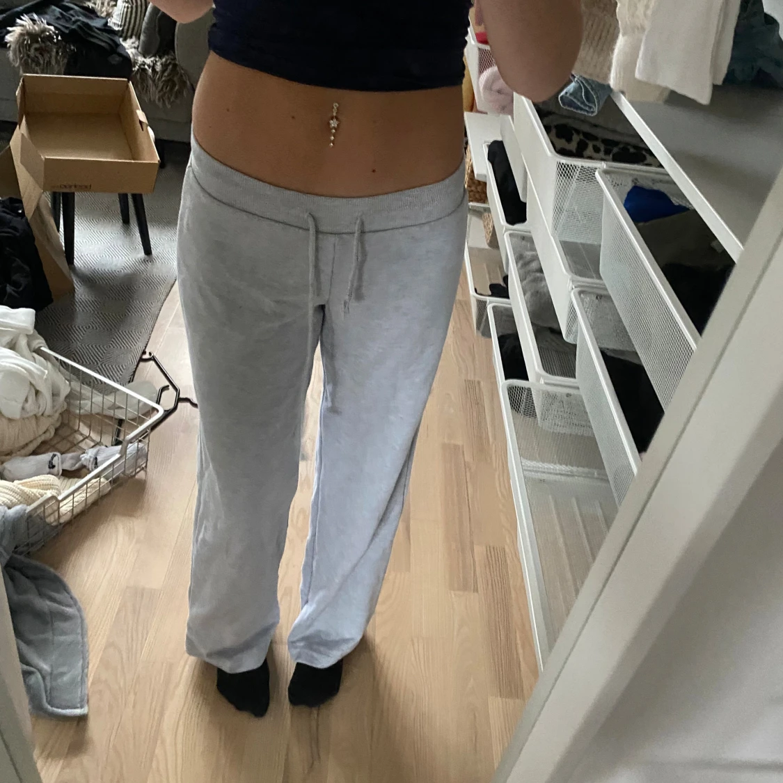 Grå mjukisbyxor med leopardstjärnor