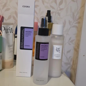 COSRX AHA/BHA Clarifying Treatment Toner - COSRX AHA/BHA Clarifying Treatment Toner oanvänd 150 ml. Beauty of Joseon Glow toner. Båda för 300kr eller 150kr st
