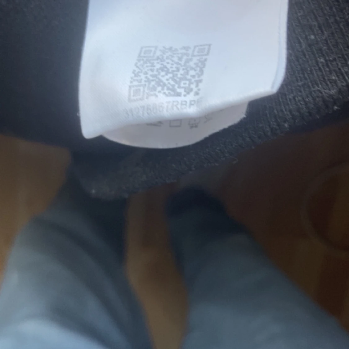 Svart hoodie från Moncler med dragkedja - 2