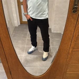 Replay jeans  - Ett par snygga byxor från Replay i storlek W29 L32 i modellen Anbbas 