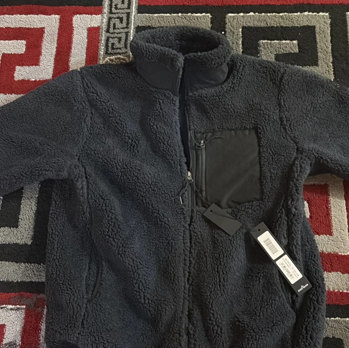 Svart teddyjacka från Stone Island