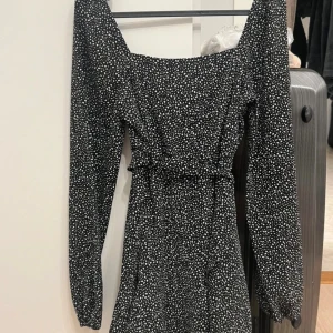 Klänning från NA-KD - Fin klänning i Na-Kd! Storlek 34-XS