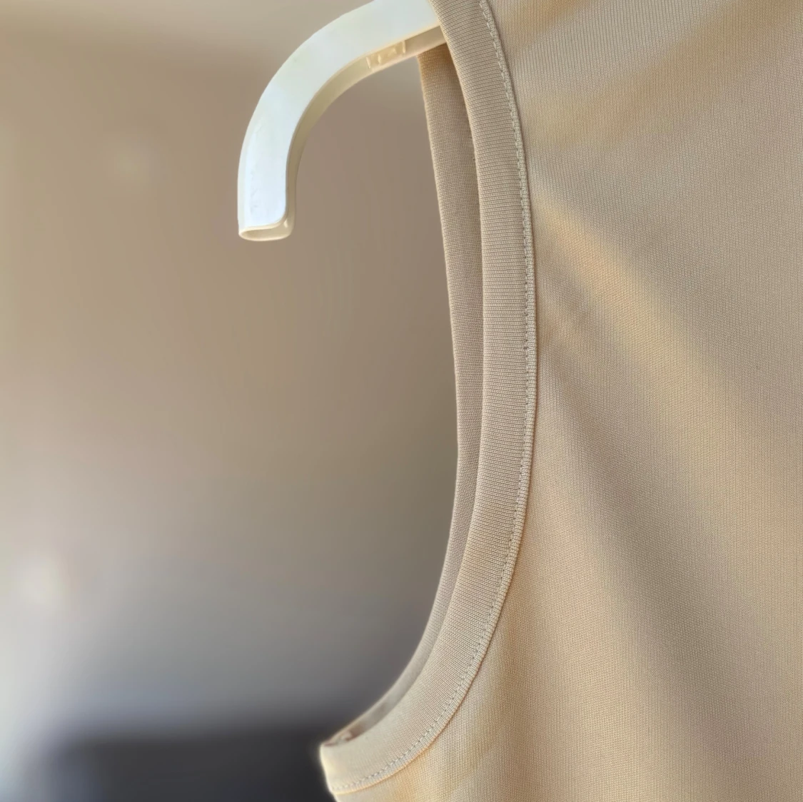 Beige ärmlös topp - 4