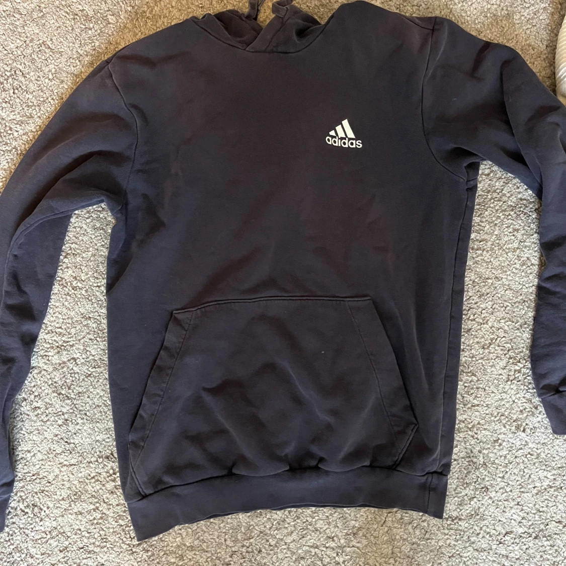 Svart hoodie från Adidas