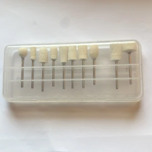 Nagel fils tillbehör  - Set med 10 polerborstar i olika former för naglar eller andra roterande verktyg.. Levereras i plastask. Alla borstar ser oanvända ut och är i mycket gott skick. Dem är oanvända men 2 borta.