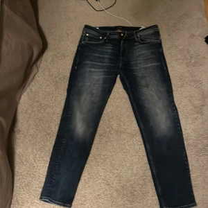 Jack n Jones - Tapered Mike Jack n Jones helt nya inga defekter inget alls sjuk fade. Pris ej hugget i sten