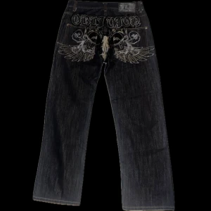 YLD y2k Jeans  - Feta YLD jeans med tryck på baksidan och fram.      Passar bra från 170-175ish cm