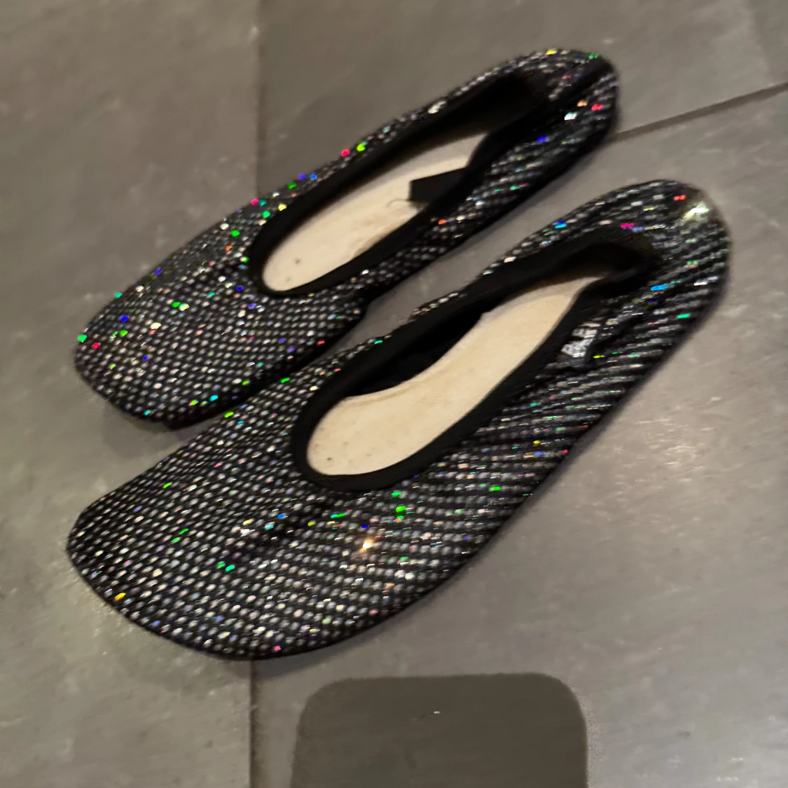 Svarta glittriga ballerinaskor - 2