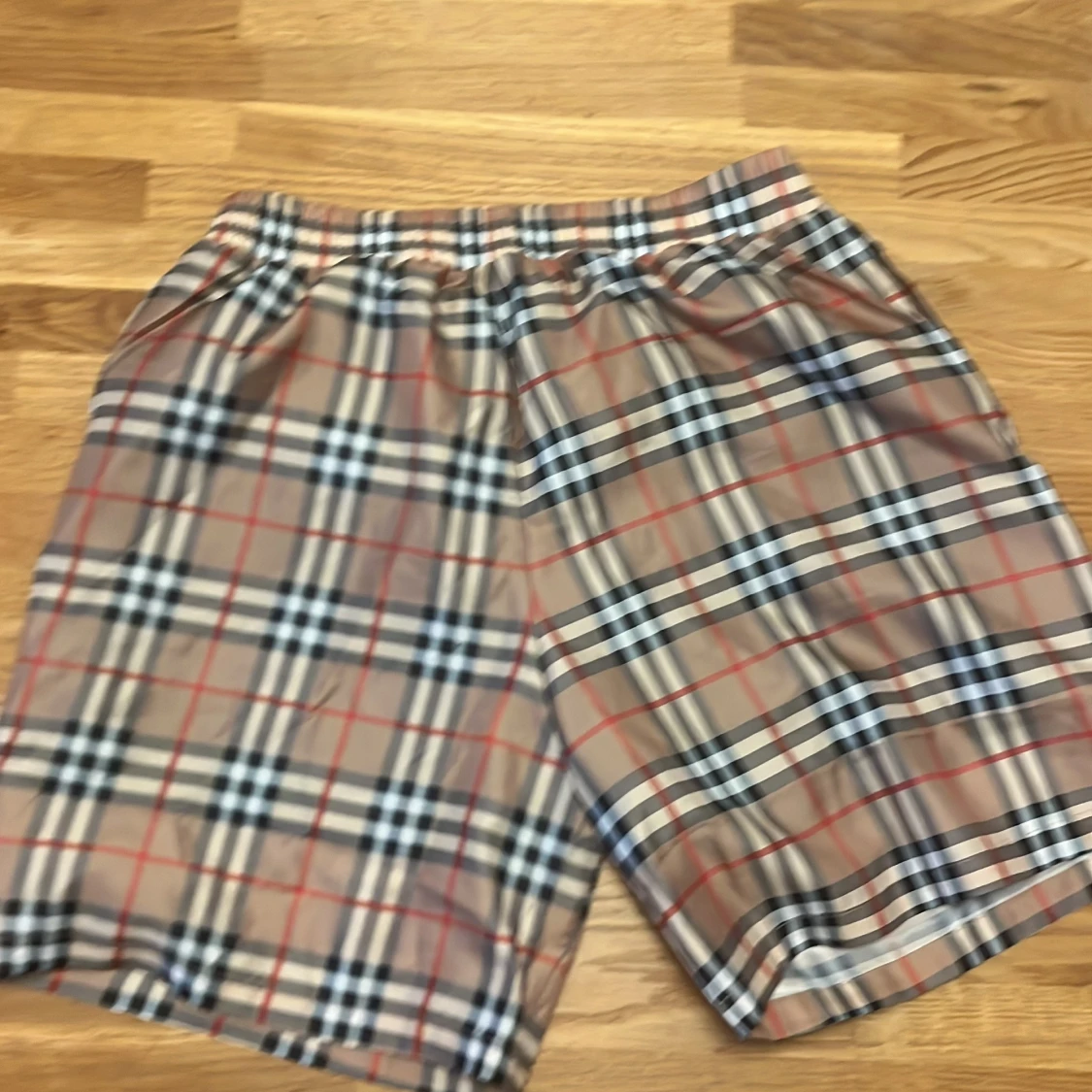 Rutig Burberry shorts i bomull - 2