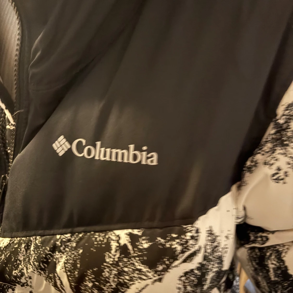 Svartvit pufferjacka från Columbia M - 2