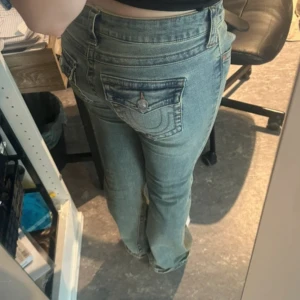 True Religion jeans - Såå snygga jeans från True Religion! Storlek 29. Använda ca 2 gånger, köpta på Nelly för 1399💕