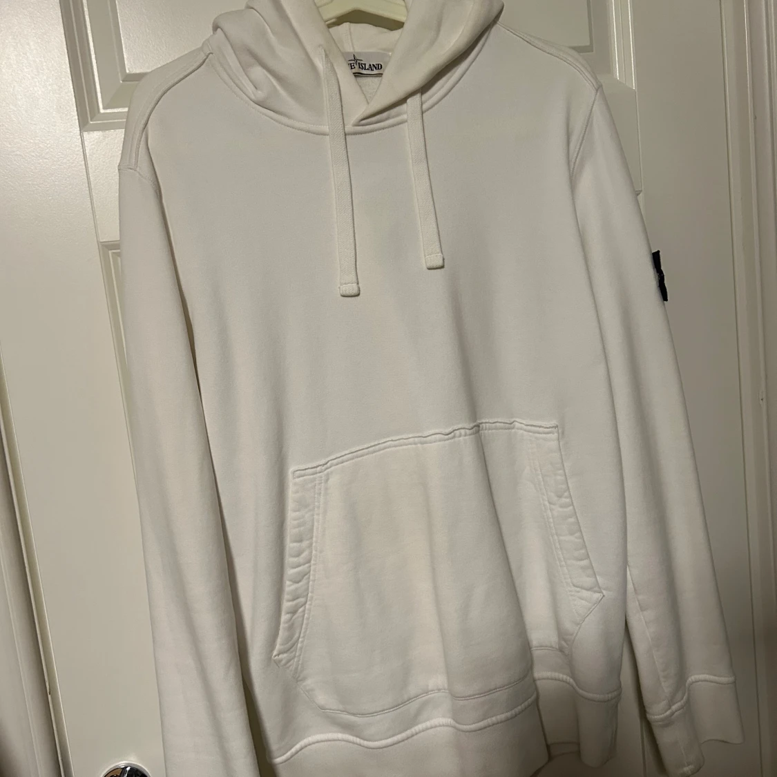 Vit hoodie från Stone Island M - Stone Island Compass Patch Drawstring Hoodie vit - 1